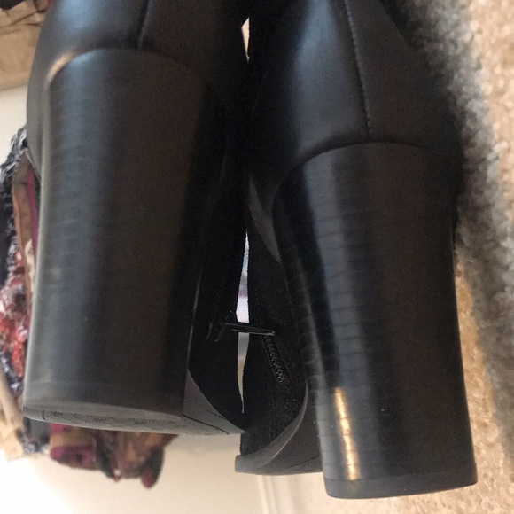 Suede boots - Picture 9 of 11